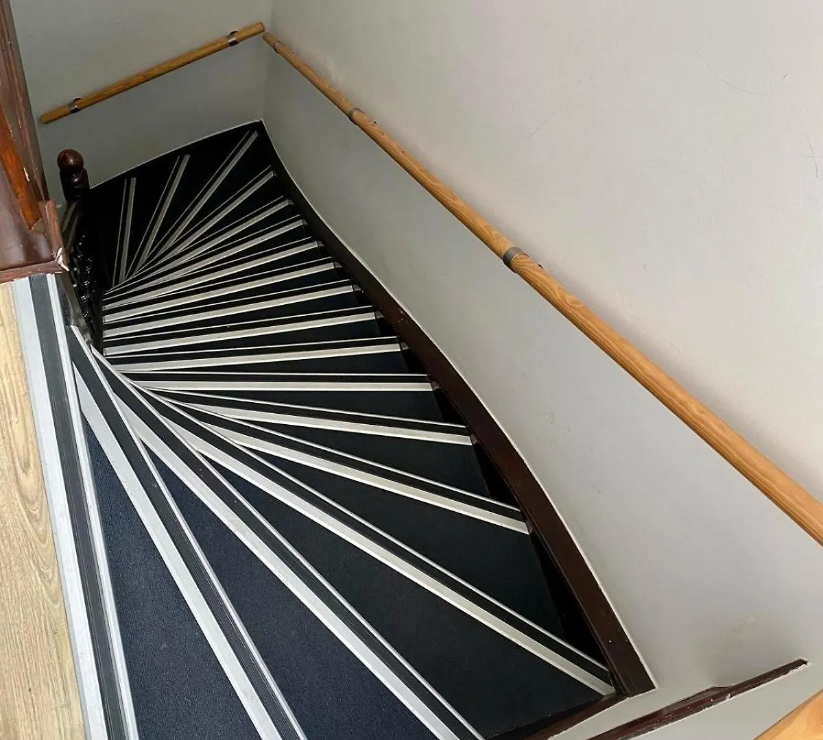 Rotterdam Inn