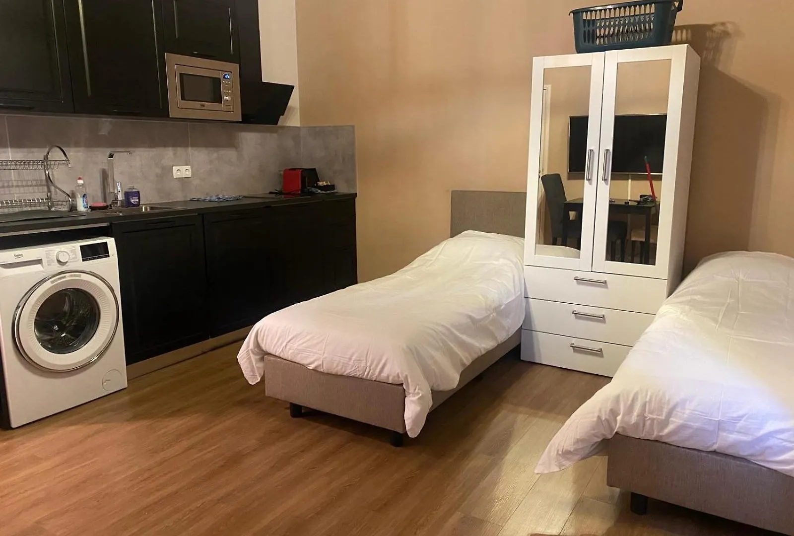 Rotterdam Inn アパートホテル
